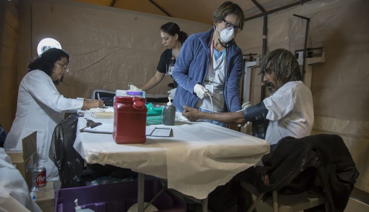 Activan línea de apoyo para información de personas rescatadas en el canal del Río Tijuana