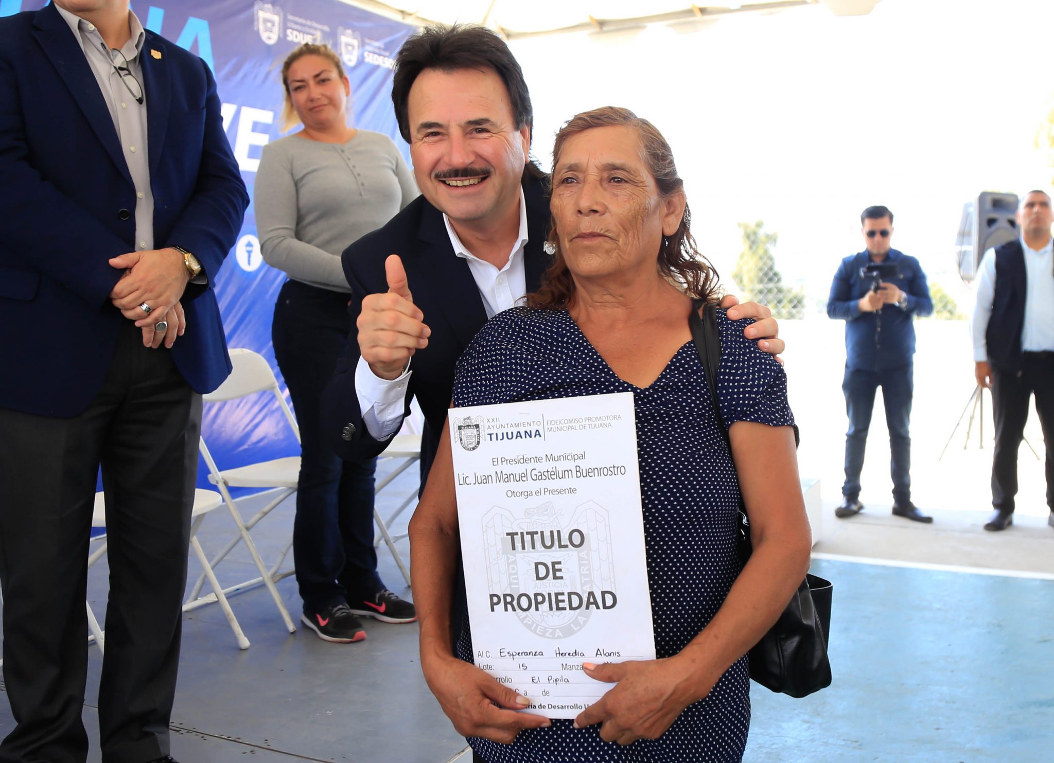 Entrega Alcalde 80 títulos de propiedad a residentes de la Presa