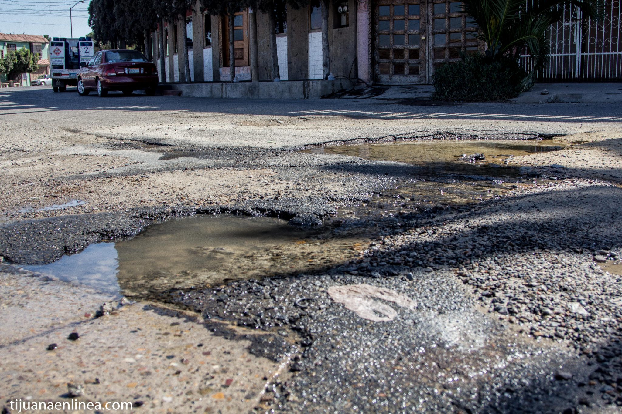 Miles de Litros de agua potable se han derramado por fuga en Los Álamos-min