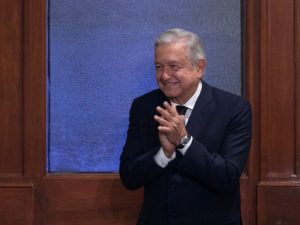 AMLO, Eugenia León, Día de las Madres, 10 de mayo