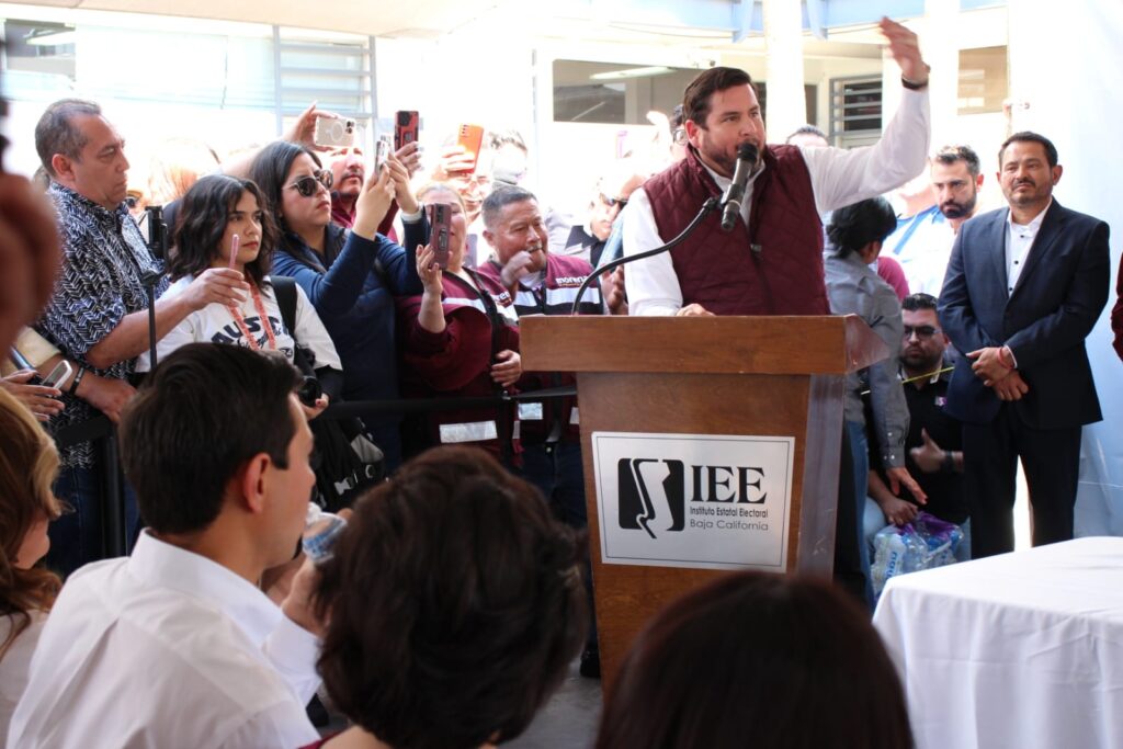 Ismael Bargueño se registra como candidato a la alcaldía de Tijuana