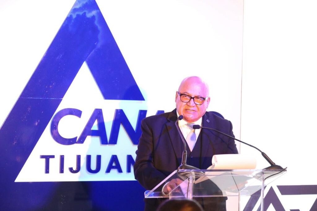 Rinde protesta Julián Palombo como presidente de Canaco Tijuana
