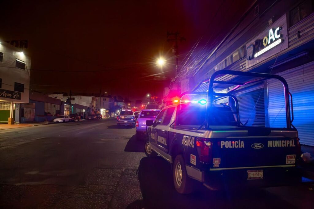 Balacera en estética termina con una mujer muerta