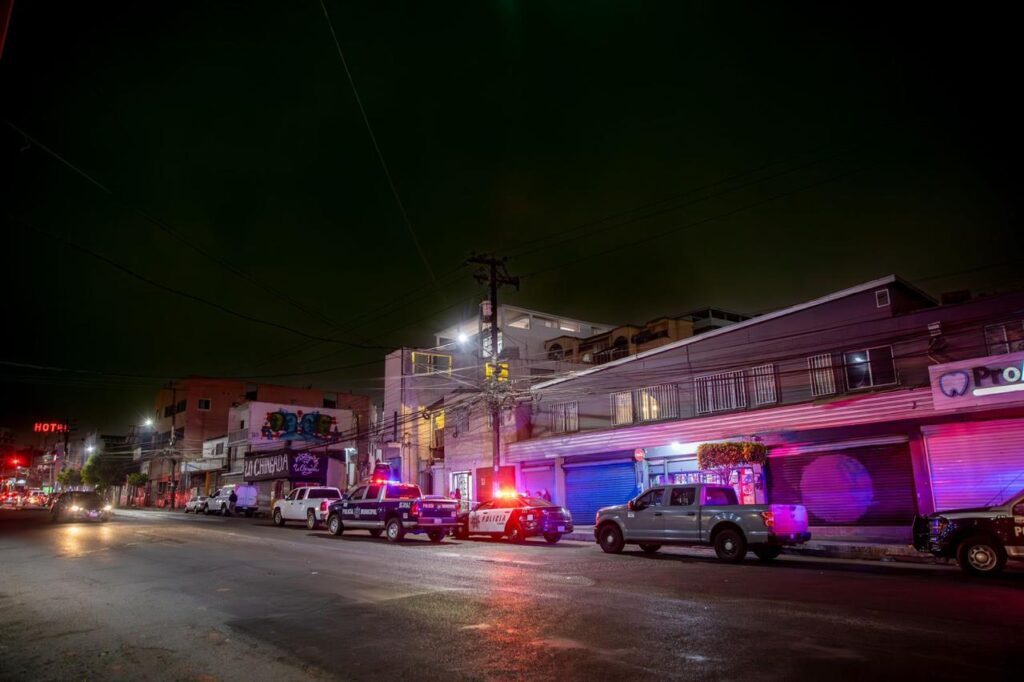 Balacera en estética termina con una mujer muerta