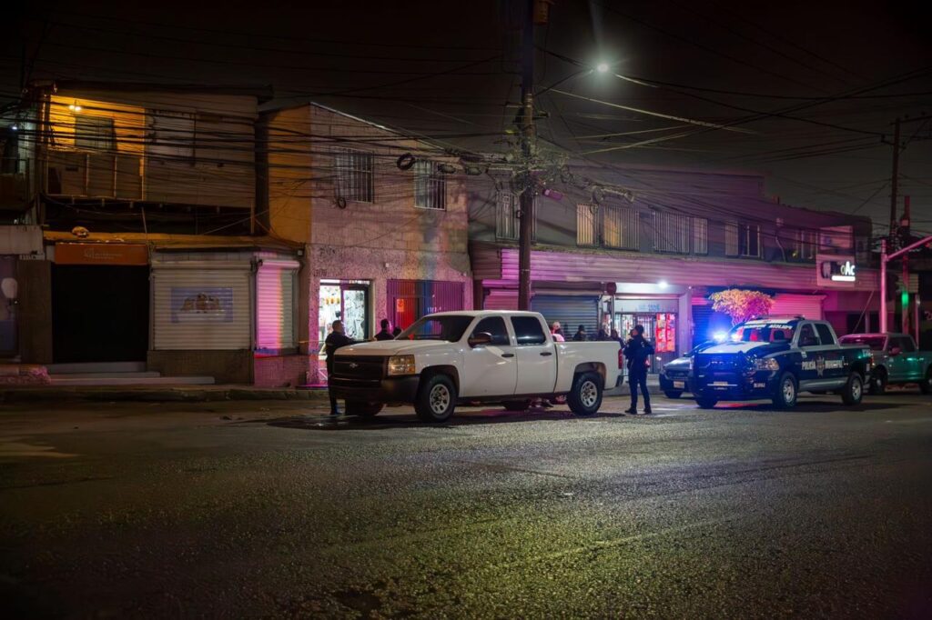 Balacera en estética termina con una mujer muerta