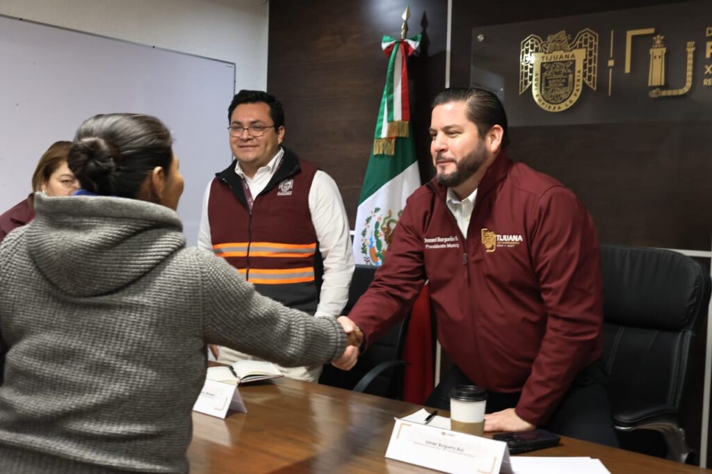El Presidente Municipal, Ismael Burgueño Ruiz, atendió a residentes de la demarcación Playas de Tijuana de manera personalizada, en el Primer “Miércoles de Delegación” de este 2025.