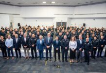 Alcalde de Tijuana condecora a 239 policías municipales